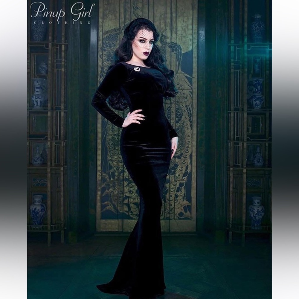 Pinup Girl Clothing Beatrix Black Velvet Dress Laura Byrnes 2x